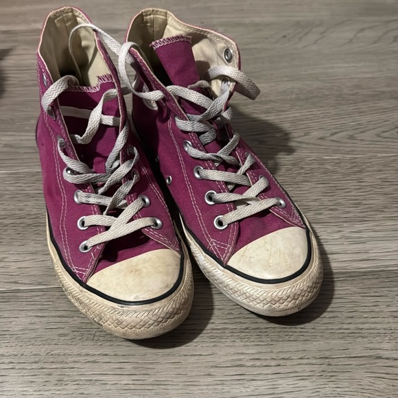 Converse high tops sz 8 - Picture 2 of 9